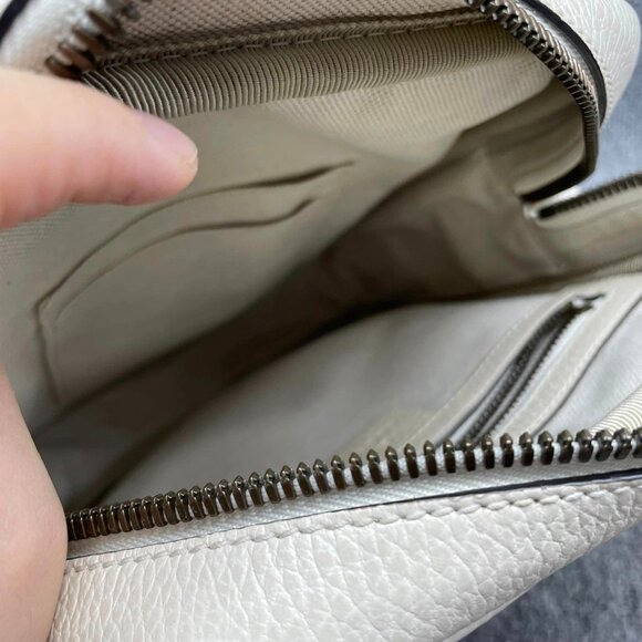 100% Authentic Gucci Leather Crossbody Bag - Picture 11 of 15